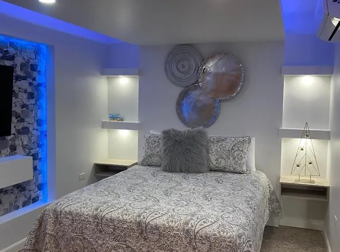 Itza-Bella Suites